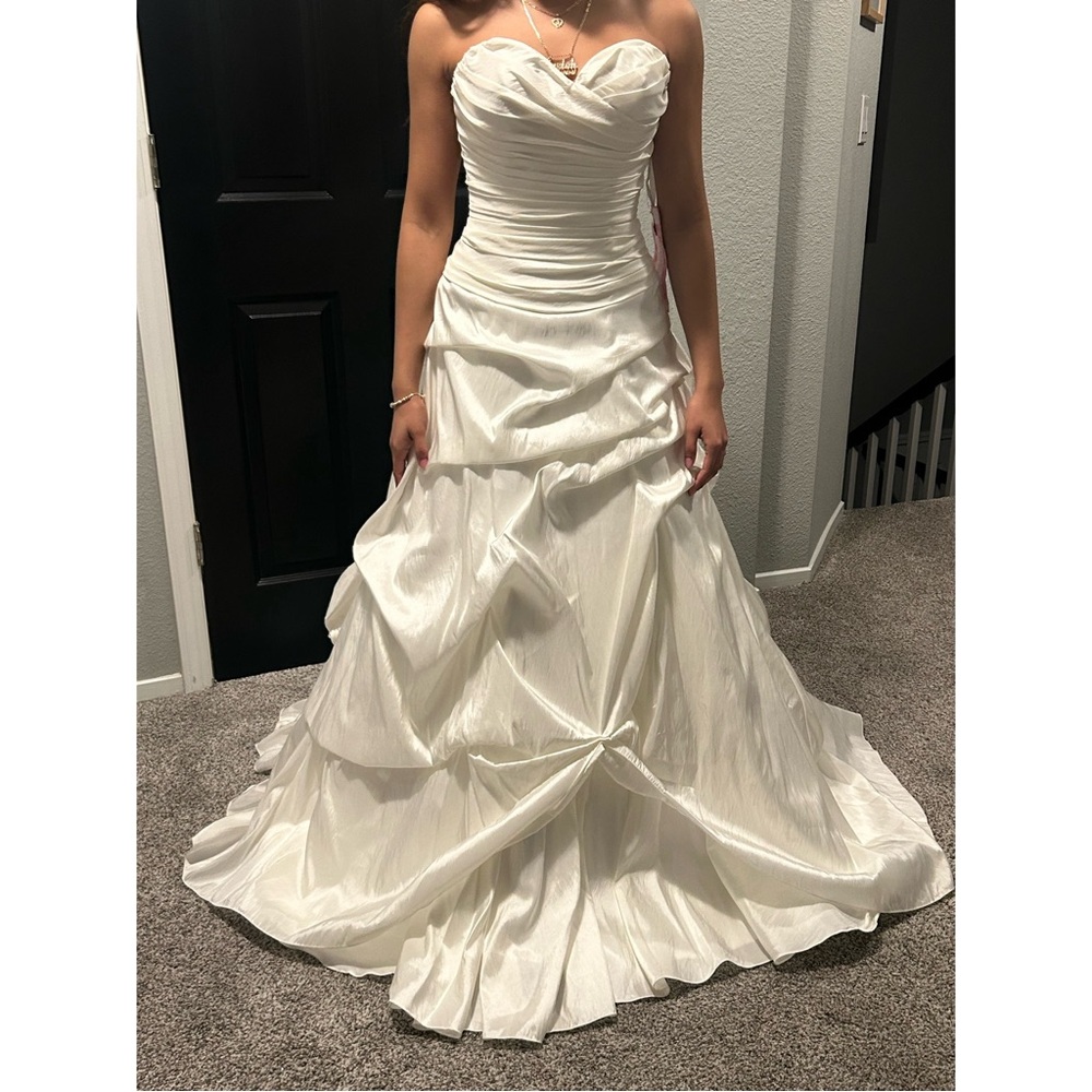 Mori Lee used wedding dress /Size 6 - Picture 7 of 9
